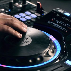 Denon DJ SC2900 jogwheels